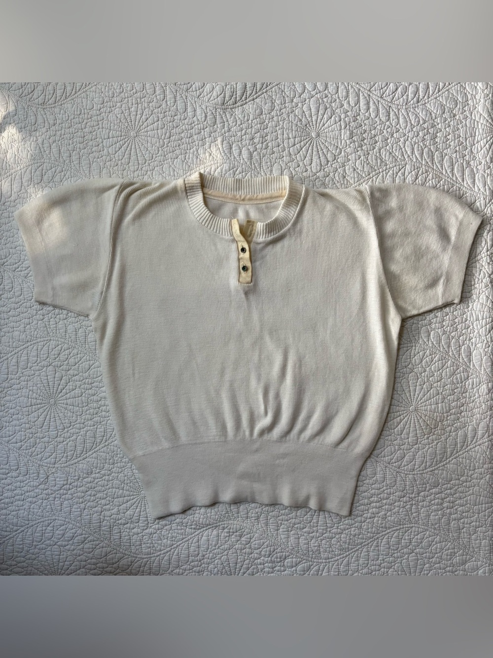 Vintage 1930s 1940s Juniors Off-White Short Sleeve Henley T-shirt / 32 chest